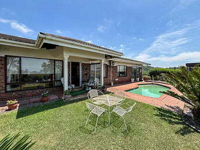 3 Bedroom Townhouse For Sale in Amanzimtoti - g3k1.webp