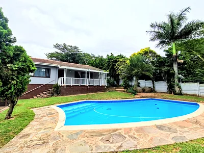 4 Bedroom House For Sale in Amanzimtoti - ZCn8.webp