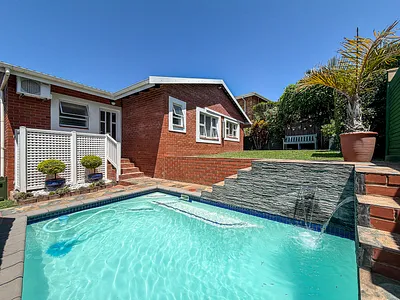 2 Bedroom House For Sale in Amanzimtoti - flvF.webp