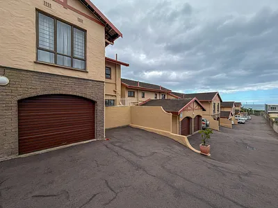 3 Bedroom Townhouse For Sale in Amanzimtoti - g73Q.webp