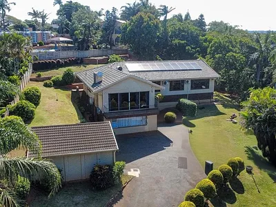 4 Bedroom House For Sale in Amanzimtoti - WoQc.webp