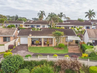 3 Bedroom Townhouse For Sale in Amanzimtoti - SpQt.webp