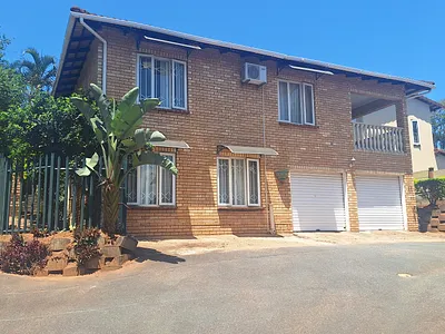 4 Bedroom Townhouse For Sale in Amanzimtoti - 33yH.webp