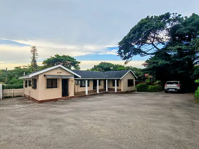 4 Bedroom House For Sale in Amanzimtoti - qf6p.webp