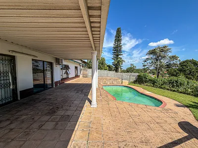 3 Bedroom House For Sale in Amanzimtoti - OqSY.webp