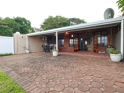 2 Bedroom Townhouse For Sale in Amanzimtoti - 5lVb.webp