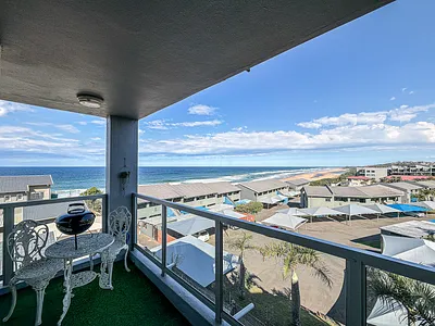 2 Bedroom Apartment For Sale in Amanzimtoti - paG0.webp