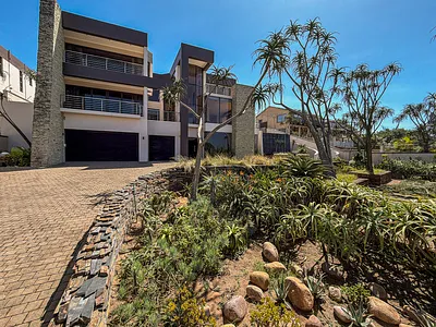 4 Bedroom House For Sale in Amanzimtoti - X1kN.webp