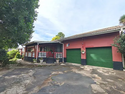 4 Bedroom House For Sale in Amanzimtoti - Lwsd.webp