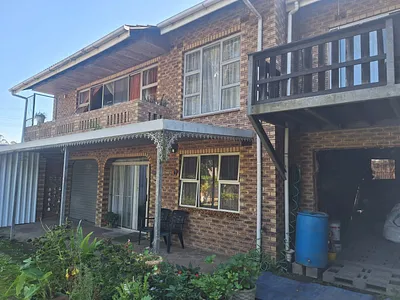 4 Bedroom House For Sale in Amanzimtoti - 6JvU.webp