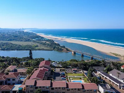 2 Bedroom Apartment For Sale in Amanzimtoti - ZKHt.webp
