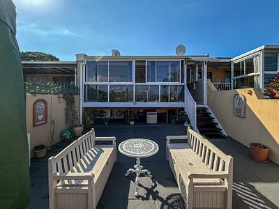 1 Bedroom Townhouse For Sale in Amanzimtoti - MaHf.webp