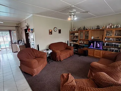 3 Bedroom House For Sale in Amanzimtoti - Ip7N.webp