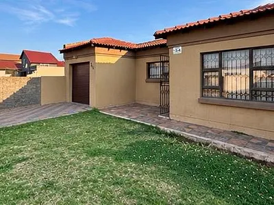 3 Bedroom House For Sale in Vanderbijlpark CE 7, Vanderbijlpark CE - lj6R.webp