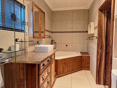 4 Bedroom House For Sale in Vrede - 7Vuq.webp