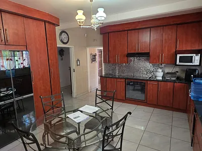 6 Bedroom House For Sale in Klerksdorp - B9x3.webp