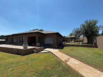 3 Bedroom House For Sale in Parys - yeXa.webp