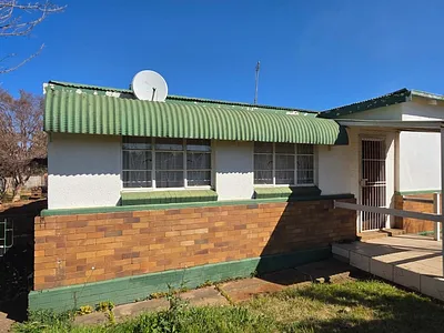 4 Bedroom House For Sale in Ventersdorp - qY5O.webp