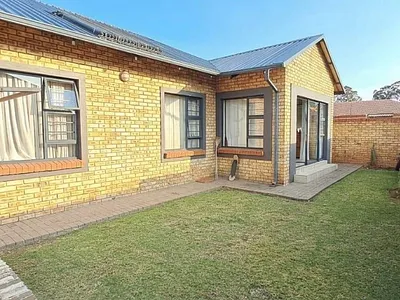 3 Bedroom Townhouse For Sale in Alberton - img