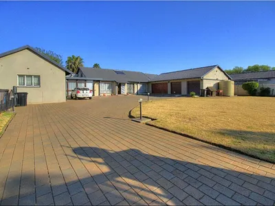 6 Bedroom House For Sale in Alberton - img
