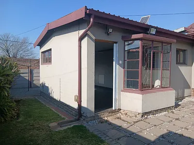 1 Bedroom Apartment To Rent in Germiston - lzp2.webp