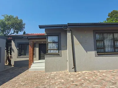 3 Bedroom House To Rent in Johannesburg - 1si6.webp