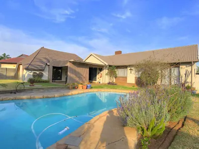 4 Bedroom House For Sale in Alberton - AKRp.webp