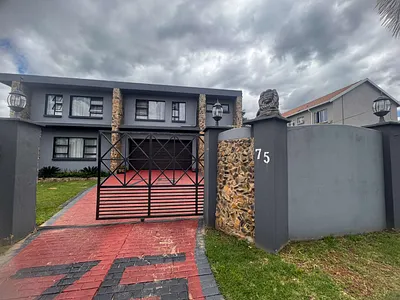 3 Bedroom House For Sale in Alberton - HZkb.webp