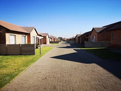 2 Bedroom Townhouse For Sale in Meyerton - TKBs.webp