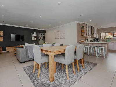 3 Bedroom Townhouse For Sale in New Redruth, Alberton - S8P2.webp