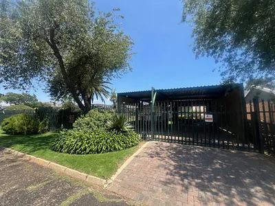 5 Bedroom House For Sale in Alberante, Alberton - BIzP.webp