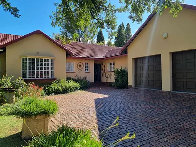 4 Bedroom House For Sale in Alberton - he1s.webp