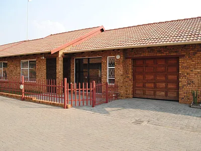 3 Bedroom Townhouse To Rent in Meyerton - W07v.webp
