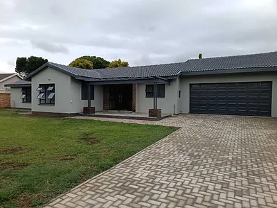 4 Bedroom House For Sale in Alberton - rQDi.webp
