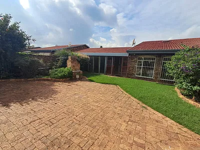 3 Bedroom Townhouse For Sale in Alberton - nVWN.webp