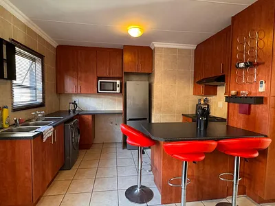 2 Bedroom Townhouse For Sale in Alberton - UZZ9.webp