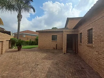 3 Bedroom Townhouse For Sale in Alberton - kIgv.webp