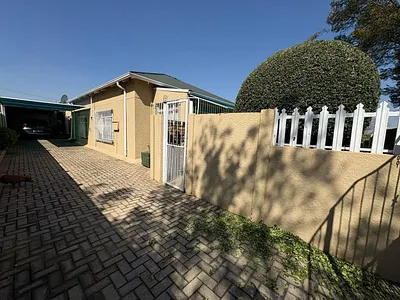 3 Bedroom House For Sale in Alberton - sOSx.webp