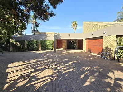 4 Bedroom House For Sale in Alberton - HhdJ.webp