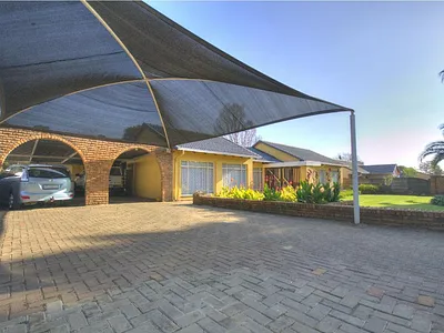 5 Bedroom House For Sale in Alberton - mYTe.webp