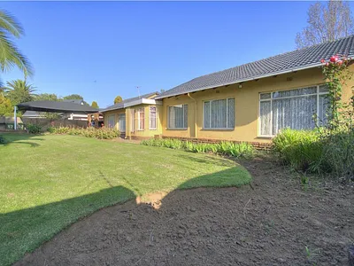 5 Bedroom House For Sale in Alberton - wM8u.webp