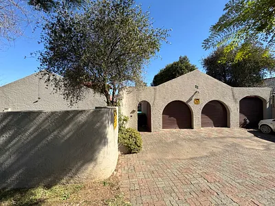 4 Bedroom House For Sale in Alberton - BFtl.webp