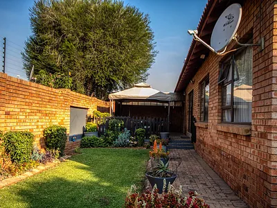 3 Bedroom Townhouse For Sale in Alberton - rMyX.webp