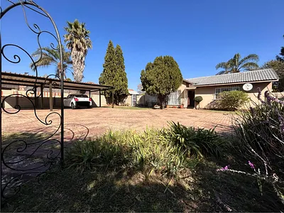 3 Bedroom House For Sale in Alberton - OlWl.webp