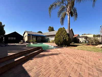 3 Bedroom House For Sale in Alberton - gxe7.webp