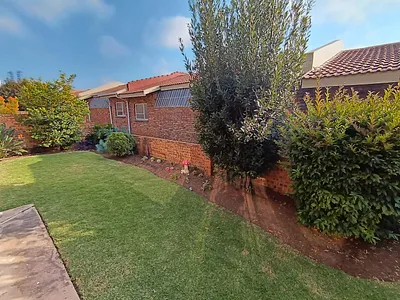 3 Bedroom Townhouse For Sale in Alberton - YM7x.webp