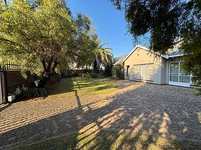 4 Bedroom House For Sale in Alberton - Otn2.webp
