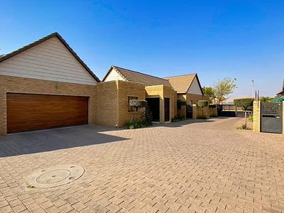 3 Bedroom Townhouse For Sale in Alberton - 84wa.webp