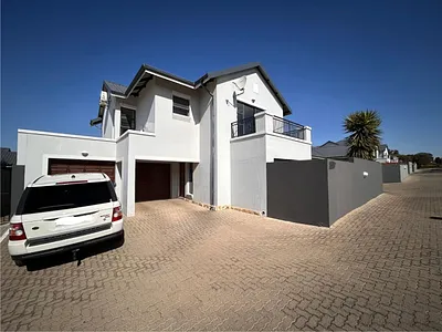 3 Bedroom Townhouse For Sale in Alberton - lRAF.webp
