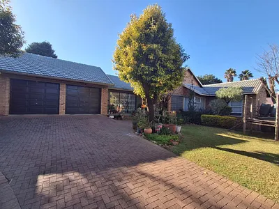 4 Bedroom House For Sale in Johannesburg - nAHg.webp